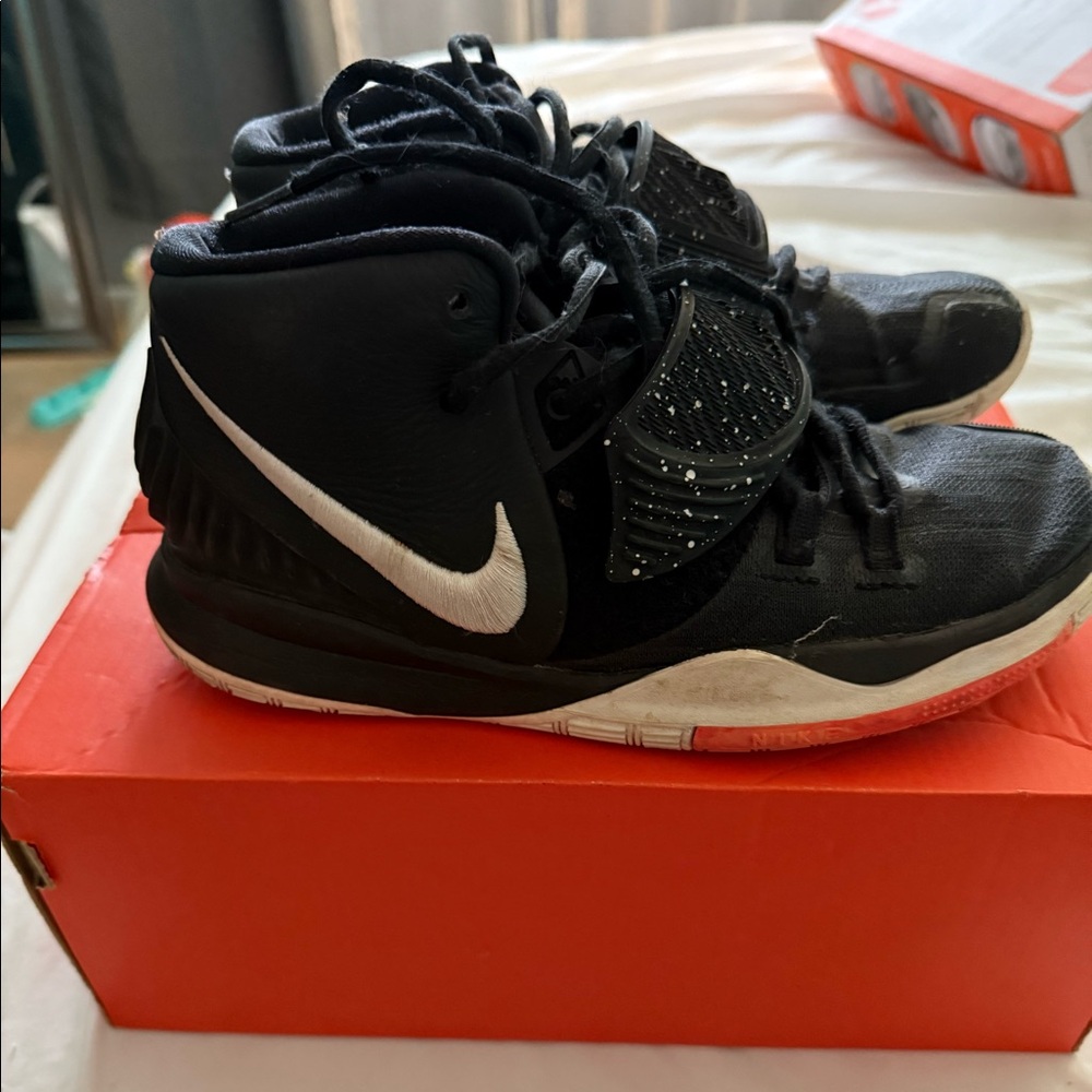 Boys Basketball Shoes Size 5